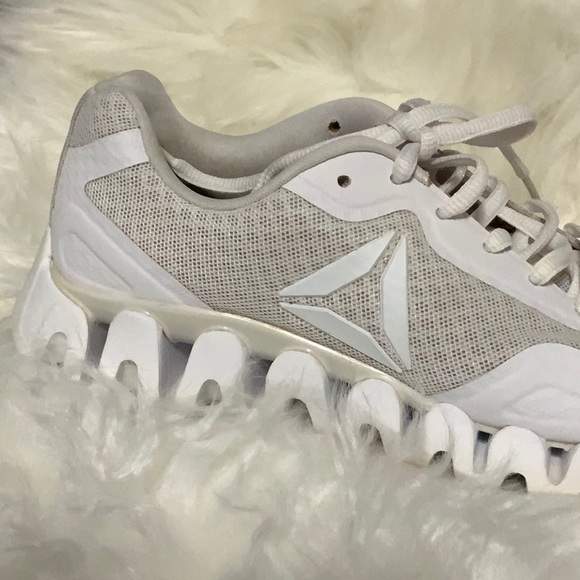 Vintage REEBOK 👟Womens Tennis shoes 👟 Size US 5- White - Picture 11 of 12